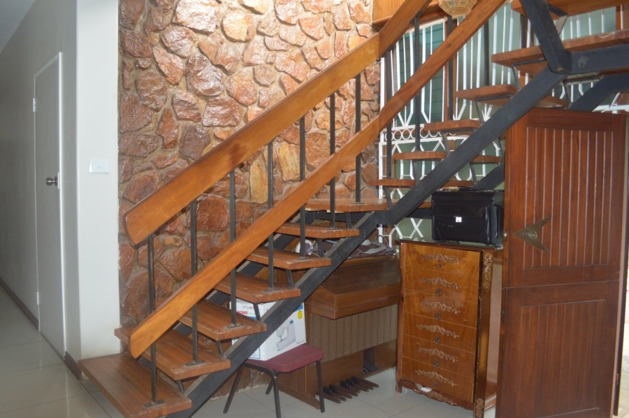 5 Bedroom Property for Sale in Wilkoppies North West